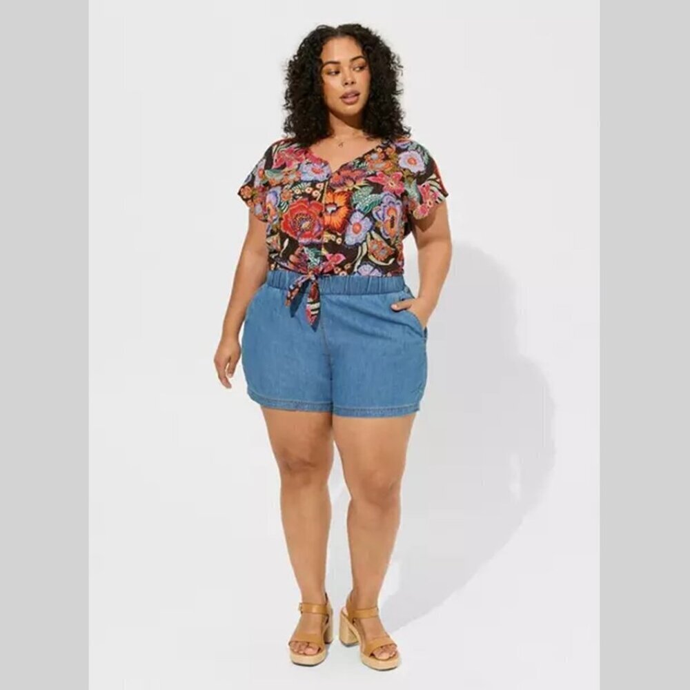 Torrid - Challis Dolman Tie Front Crop Top in Decorative Floral & Deep Black‌ - Picture 12 of 14